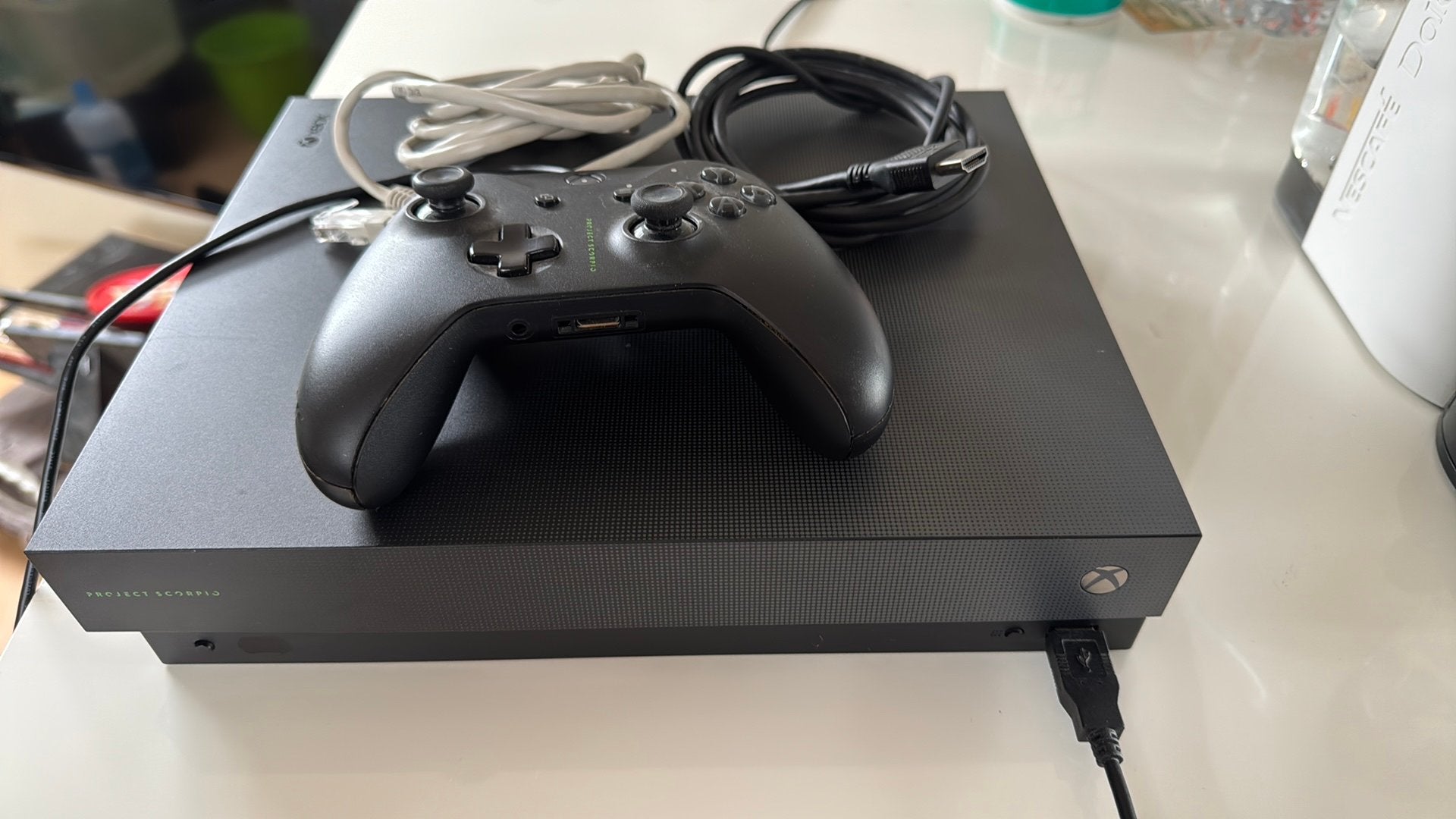 X box projet scorpio, Games en Spelcomputers, Spelcomputers | Xbox One, Ophalen of Verzenden, Zo goed als nieuw, 1 TB, Met 1 controller