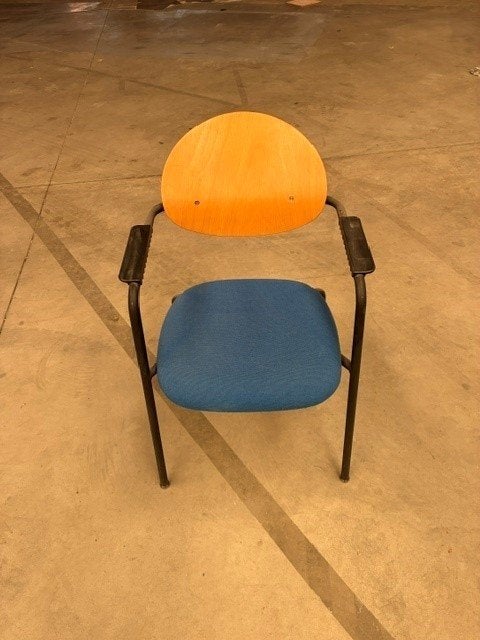 stoel – hout & blauwe stof – met zwarte armleuningen, Maison & Meubles, Chaises, Enlèvement, Comme neuf, Bleu, Bois