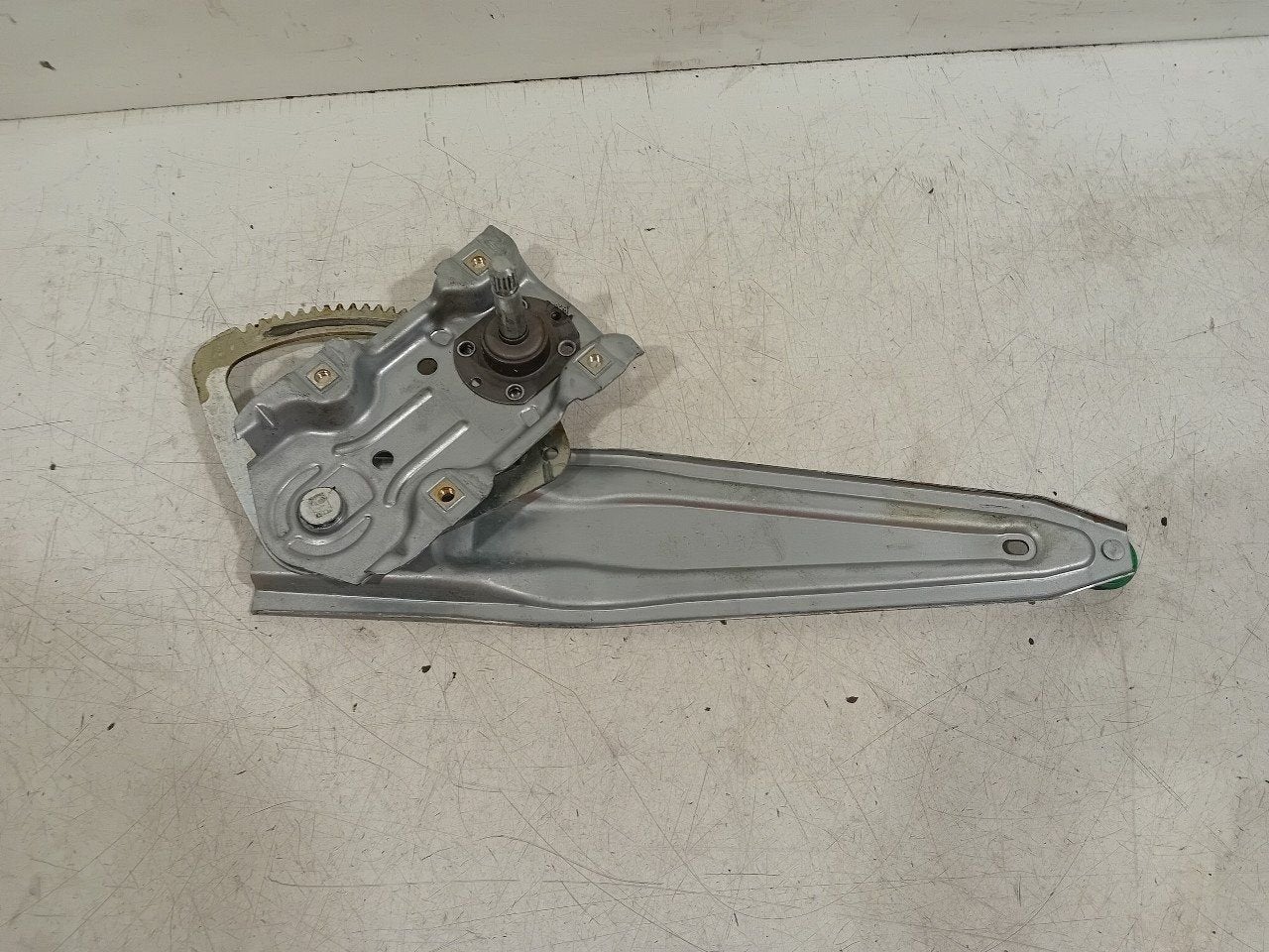 Raammechaniek links achter Toyota Yaris, Onderdelen@venauto.nl, Van der Ven Autorecycling B.V., Gebruikt, Ettenseweg 76, 4706 PB Roosendaal, The Netherlands