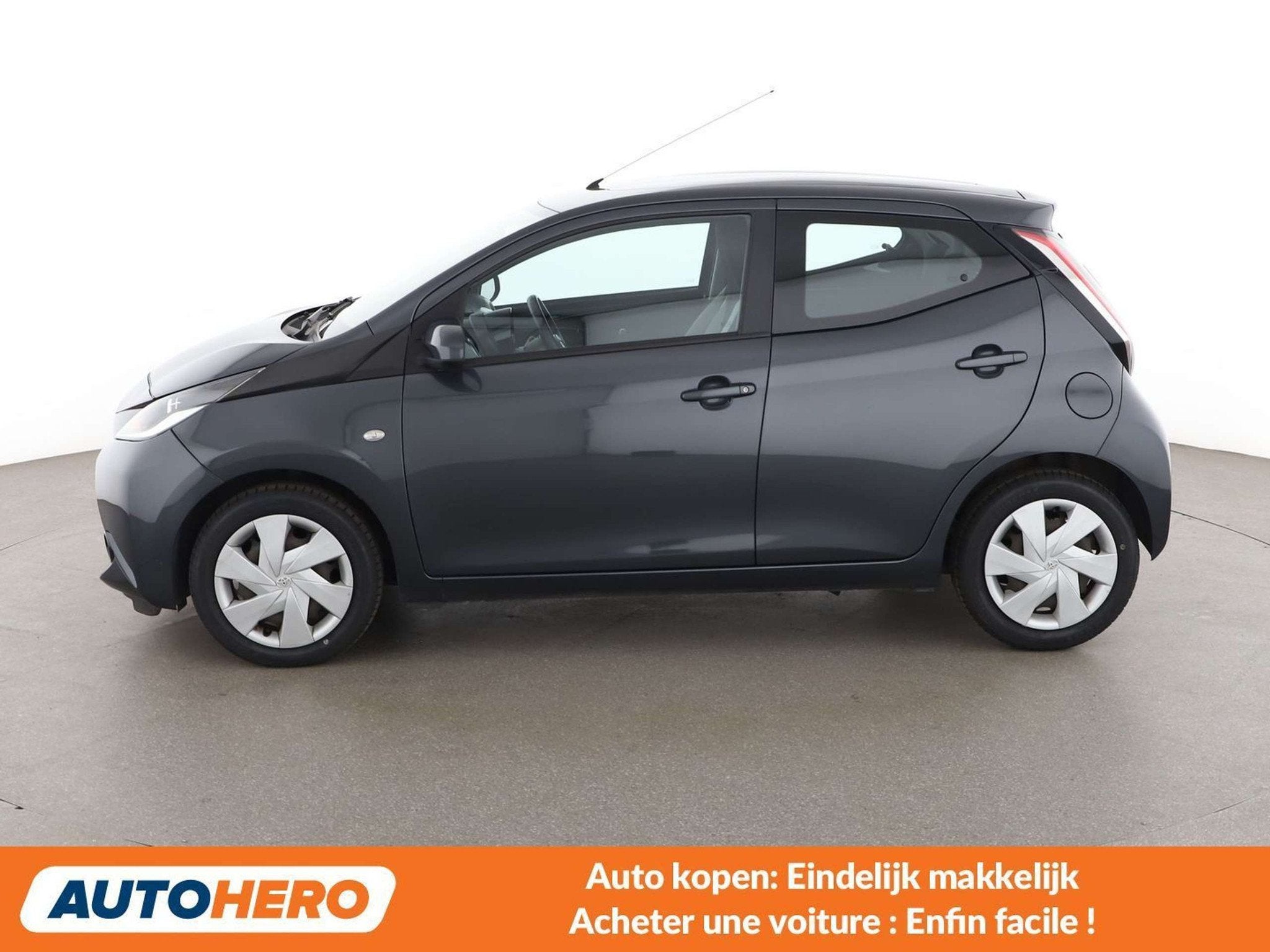 Toyota Aygo 1.0 X-Play (bj 2016, automaat), Auto's, 4 zetels, Stof, Gebruikt, Zwart