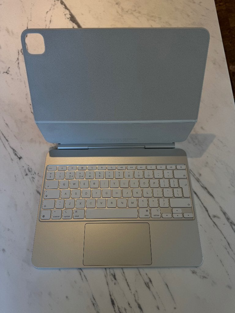 Apple magic keyboard (QWERTY) voor iPad Pro 13 (M4 en M5), Enlèvement ou Envoi, Protection faces avant et arrière, 13 pouces ou plus