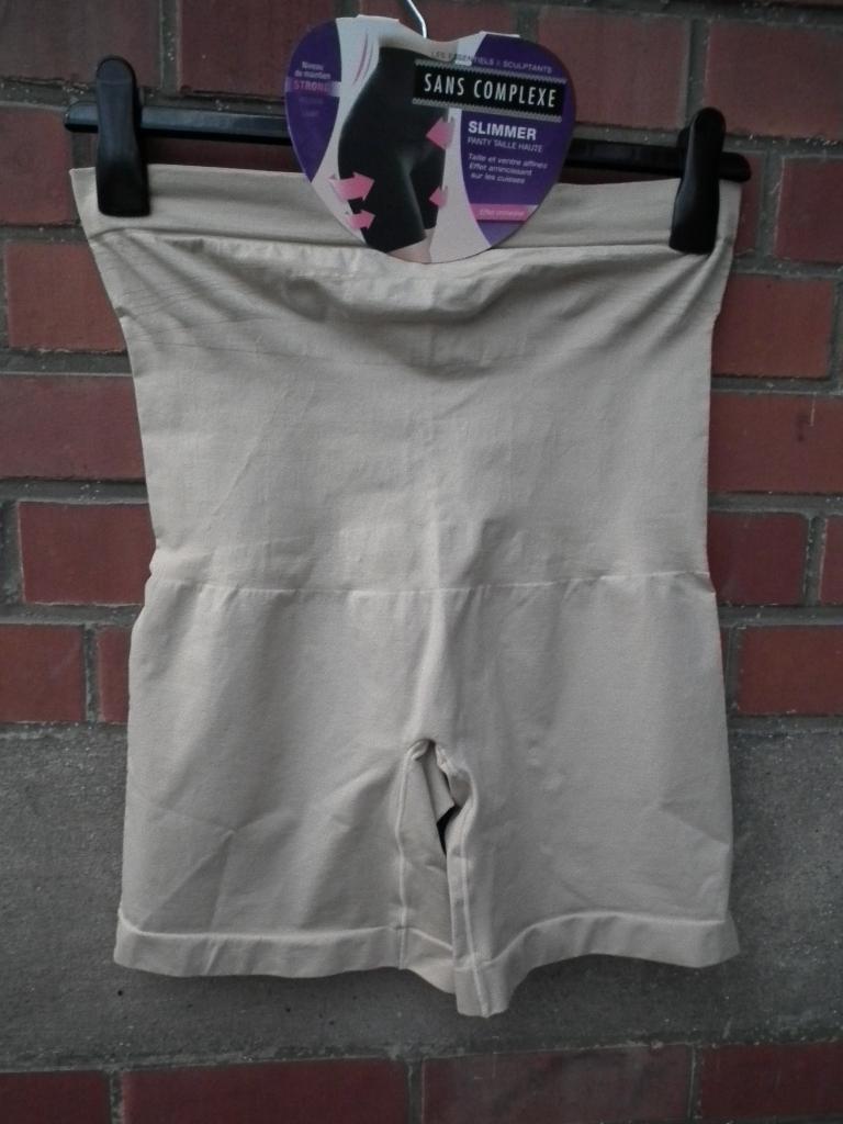 Ongecompliceerd. Slankere broek met hoge taille. 52/54, Kleding | Dames, Ondergoed en Lingerie, Sans complexe, Verzenden, Beige