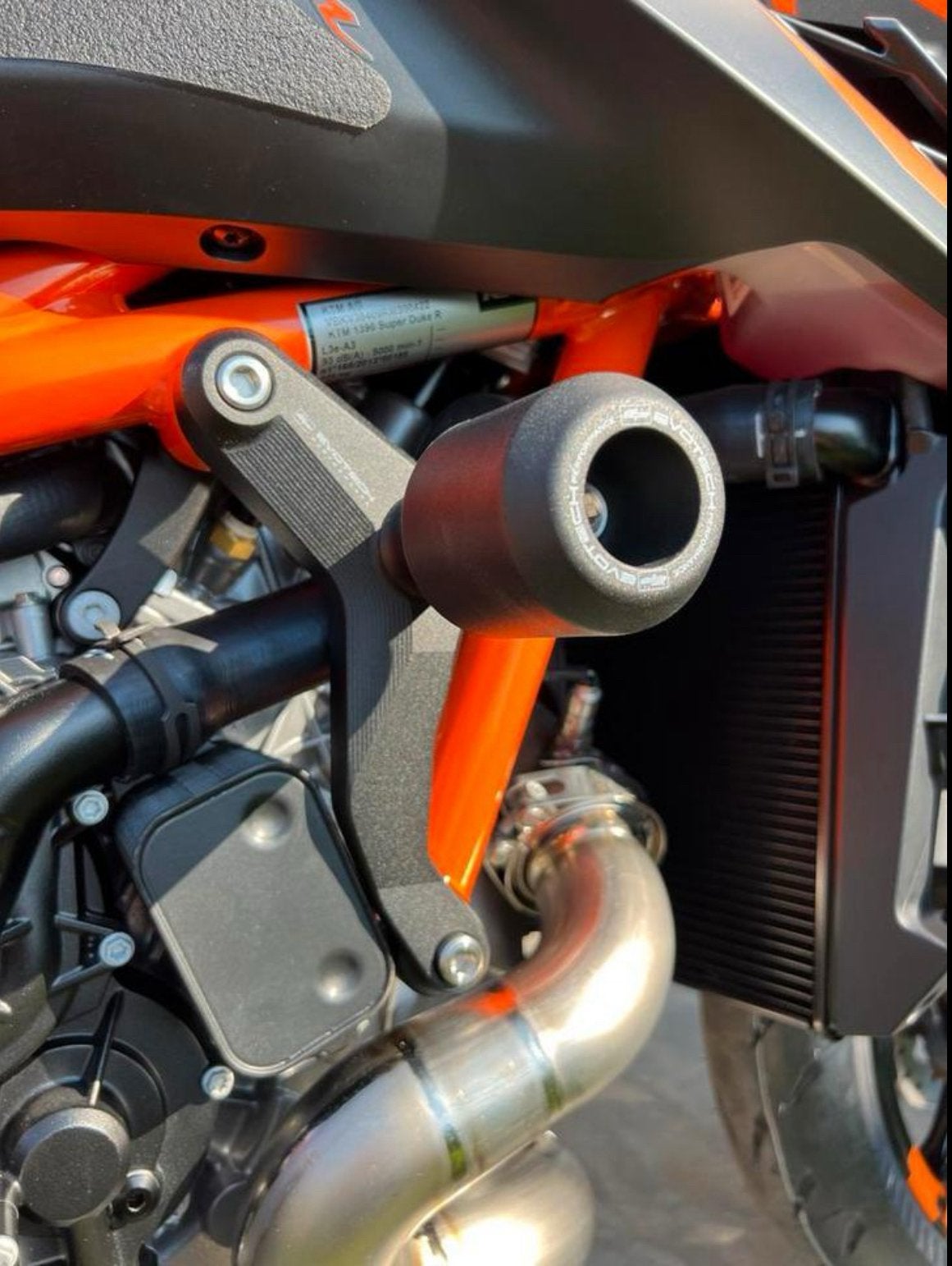 De nombreuses pièces EVOTECH KTM Superduke 1290/1390R NEUVES, Enlèvement ou Envoi, Comme neuf