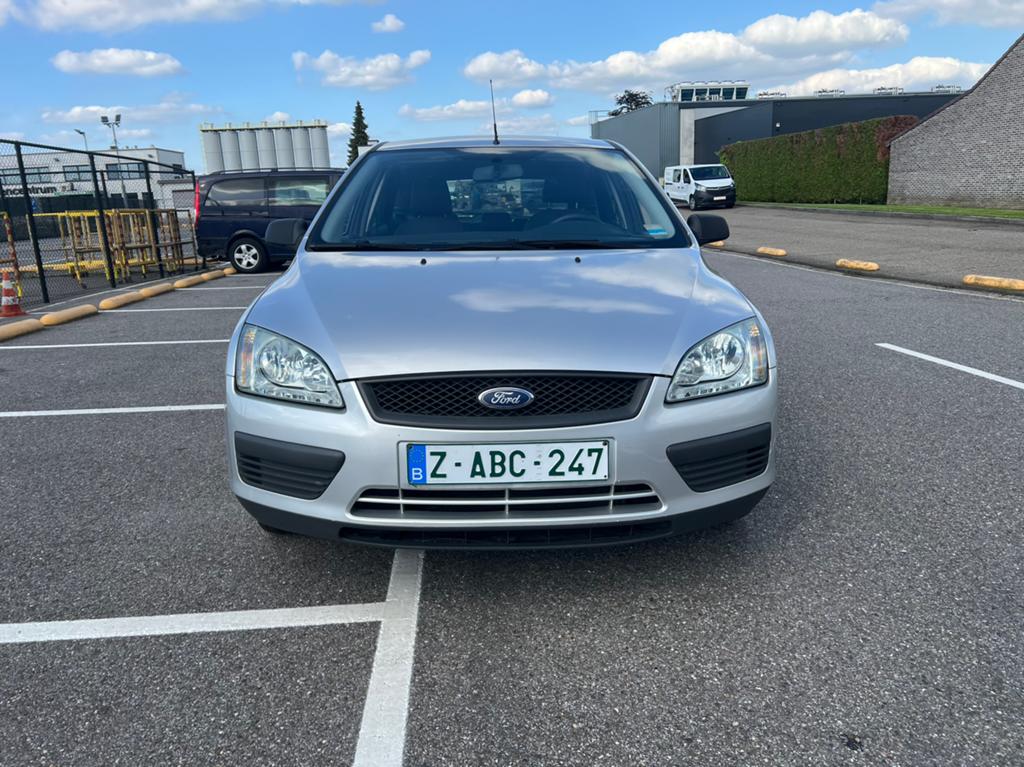 Ford focus 1.4 L   59 kw  benzine bj-2006, Focus, Stof, Zwart, Bedrijf