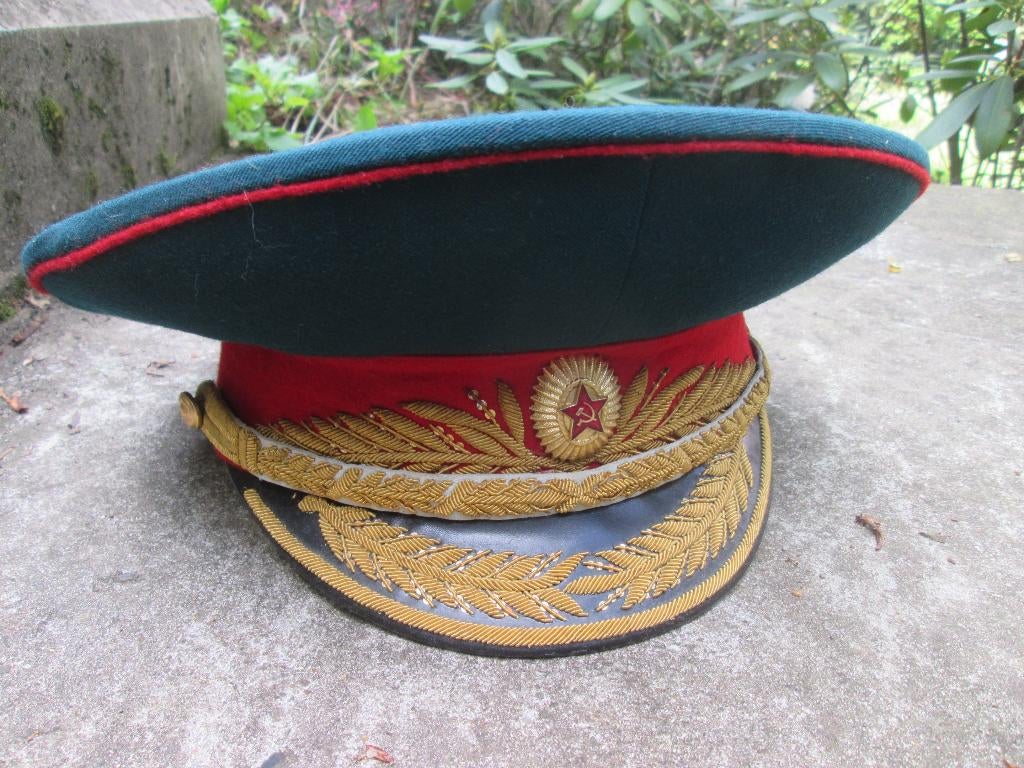 Russische generaalspet met geborduurde klep en cocarde., Enlèvement ou Envoi