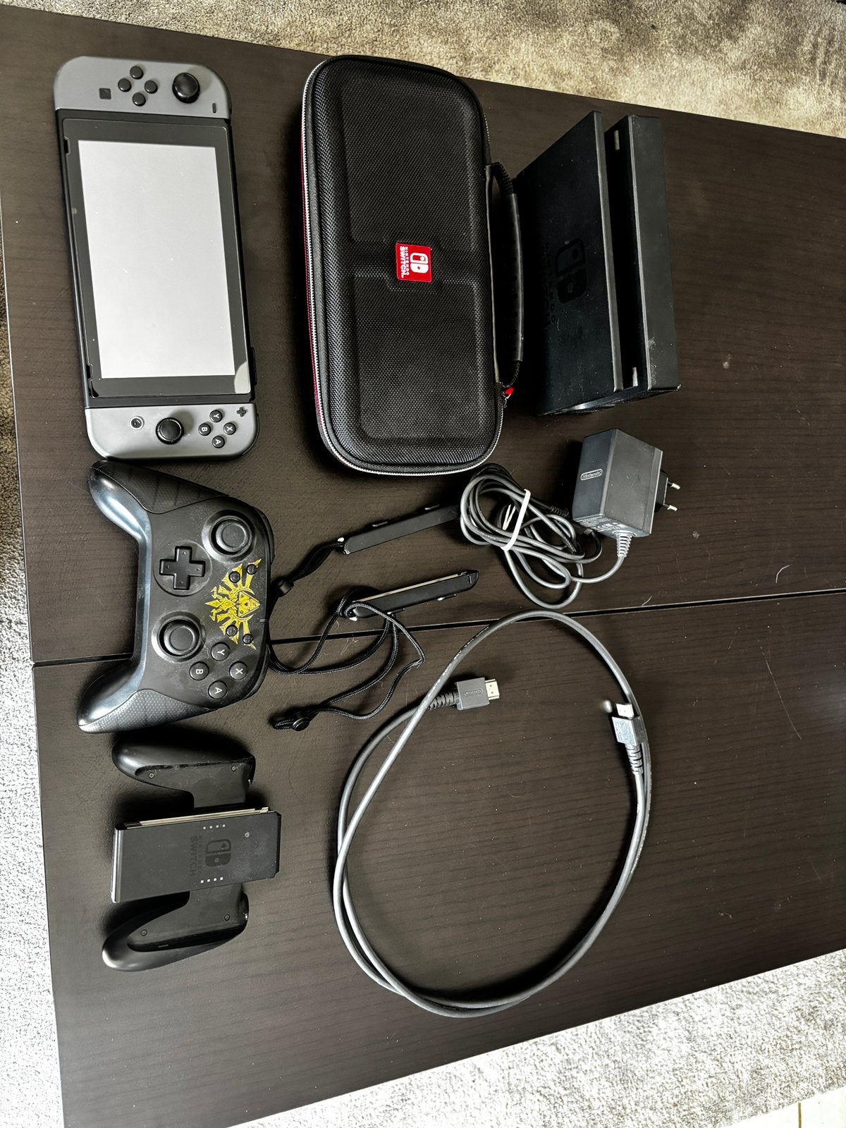 Nintendo switch+ accesoires, Enlèvement, Comme neuf, Avec 2 manettes, Switch Original