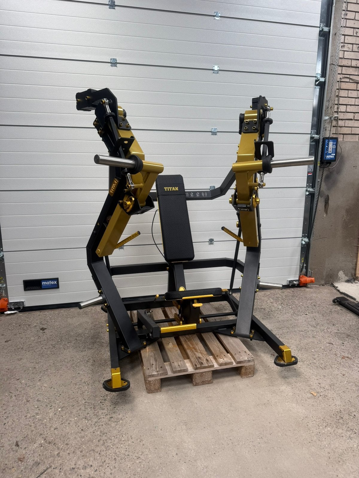 Titan wide chest press / borst / fitness / gym / sport, Enlèvement, Utilisé, Bras, Autres types