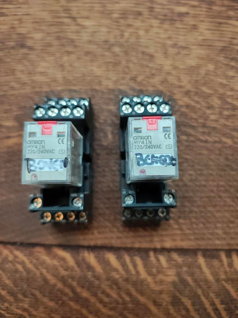 2 x omron relais, Ophalen, Zo goed als nieuw