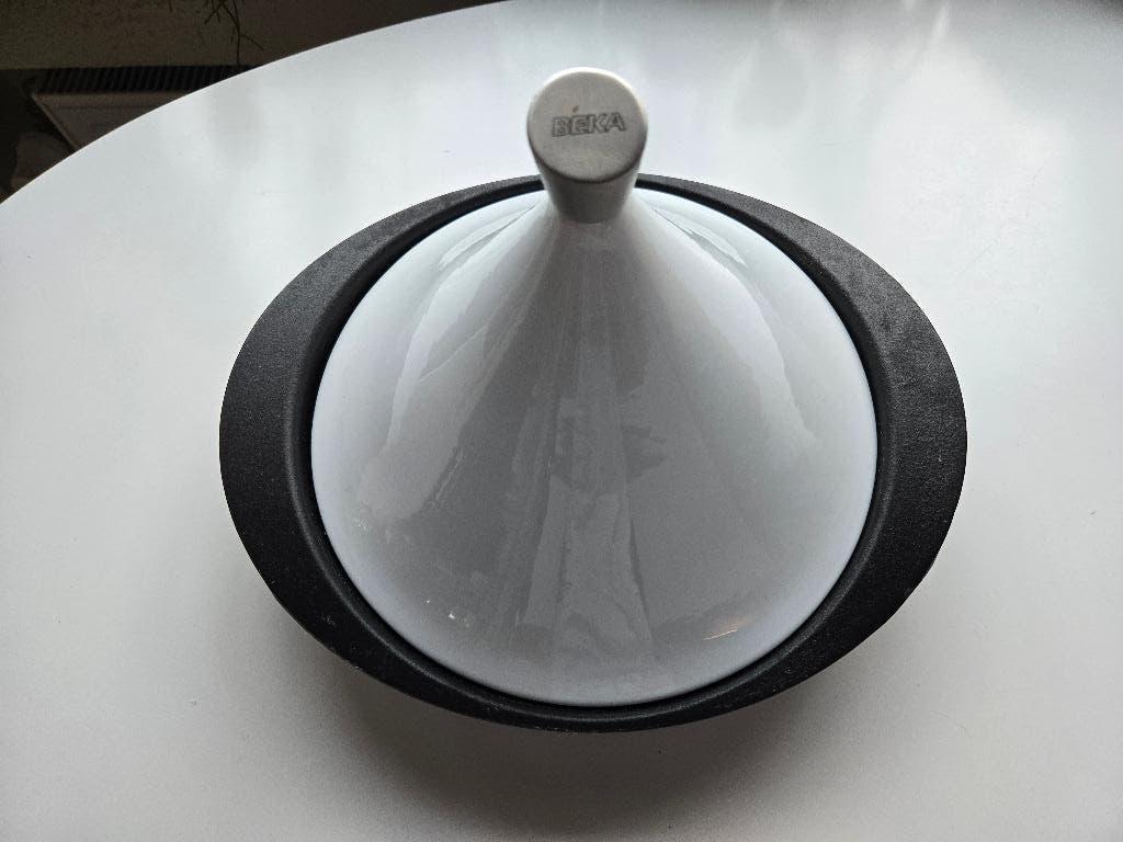 Beka  Tajine gietijzer met wit keramisch deksel 28 cm, Ophalen of Verzenden, Gebruikt, Gietijzer