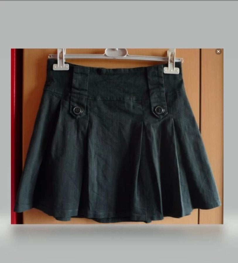 Zwarte korte rok met plooien plooirok Maat M, Kleding | Dames, Rokken, Ophalen of Verzenden, Maat 38/40 (M)