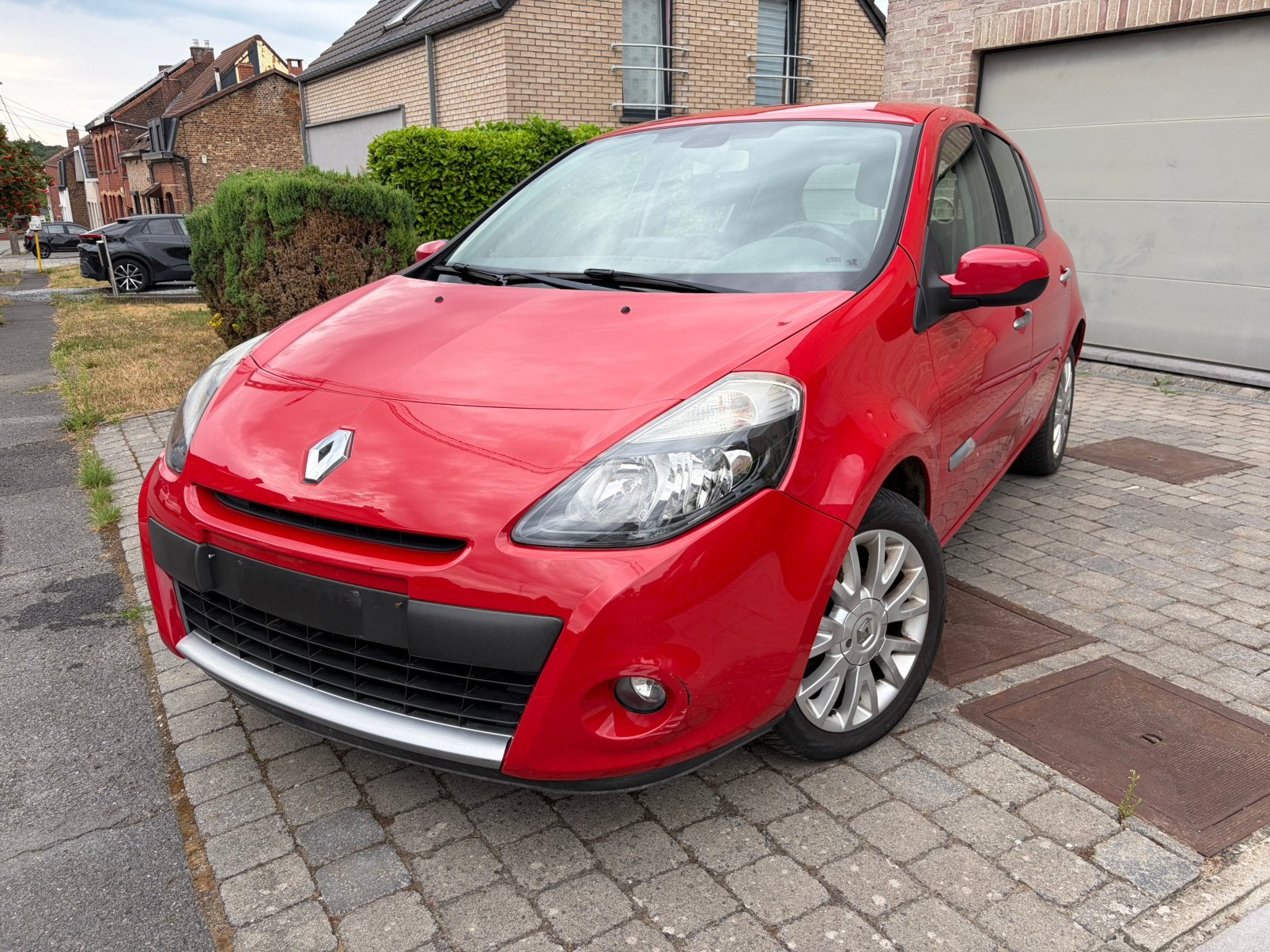 Renault Clio 1.2i 2009 110.***km, Rouge, 139 g/km, Boîte manuelle, 5 portes