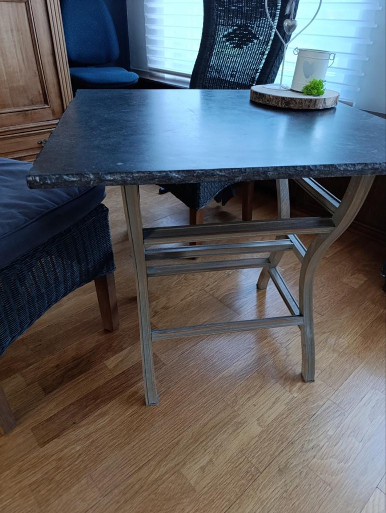 Tafel in blauwe steen., Ophalen