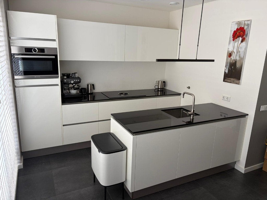 Luxe witte eilandkeuken incl. Bosch, AEG,en BoraGEDEMONTEERD, Maison & Meubles, Cuisine | Cuisines complètes, Comme neuf, Autres types