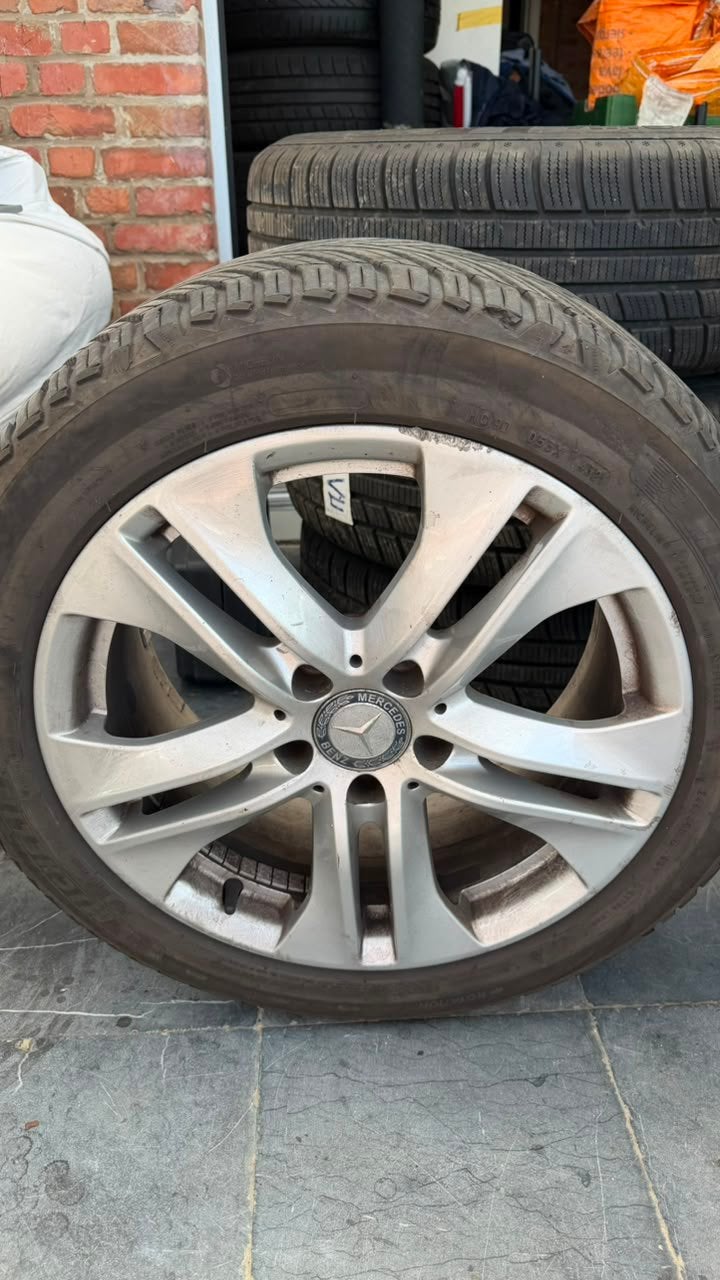 Selling 17-inch wheels for Mercedes C200 E200 and others., Auto-onderdelen, Banden en Velgen, Gebruikt, Banden en Velgen, 17 inch