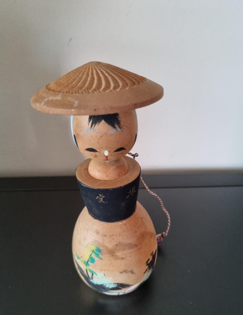 Joli kokeshi à tête pompée Omiyage, Envoi