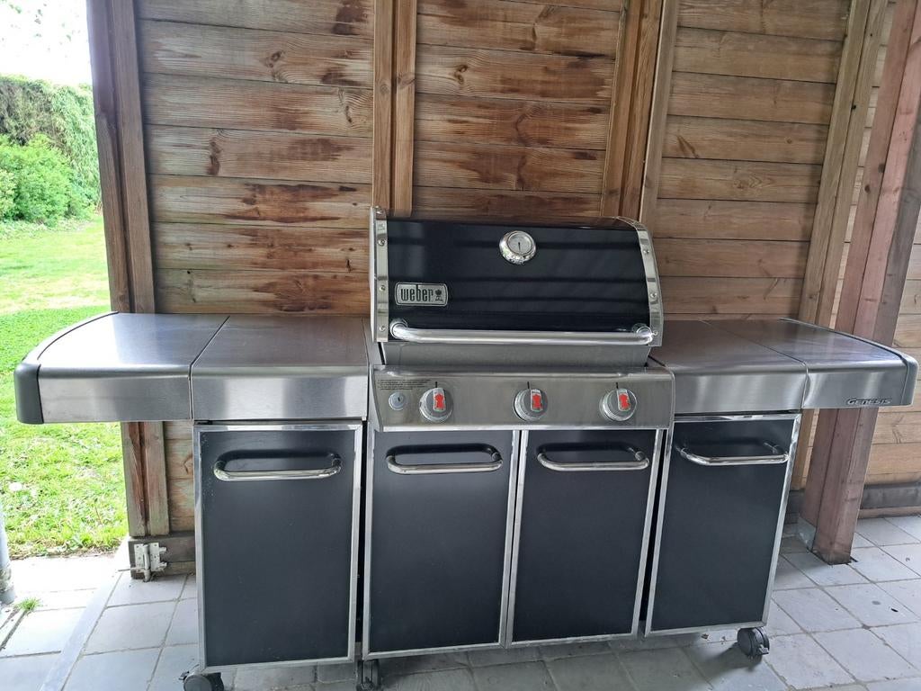 Weber gasbarbeque genesis xl met 4 deuren, Tuin en Terras, Gasbarbecues, Ophalen