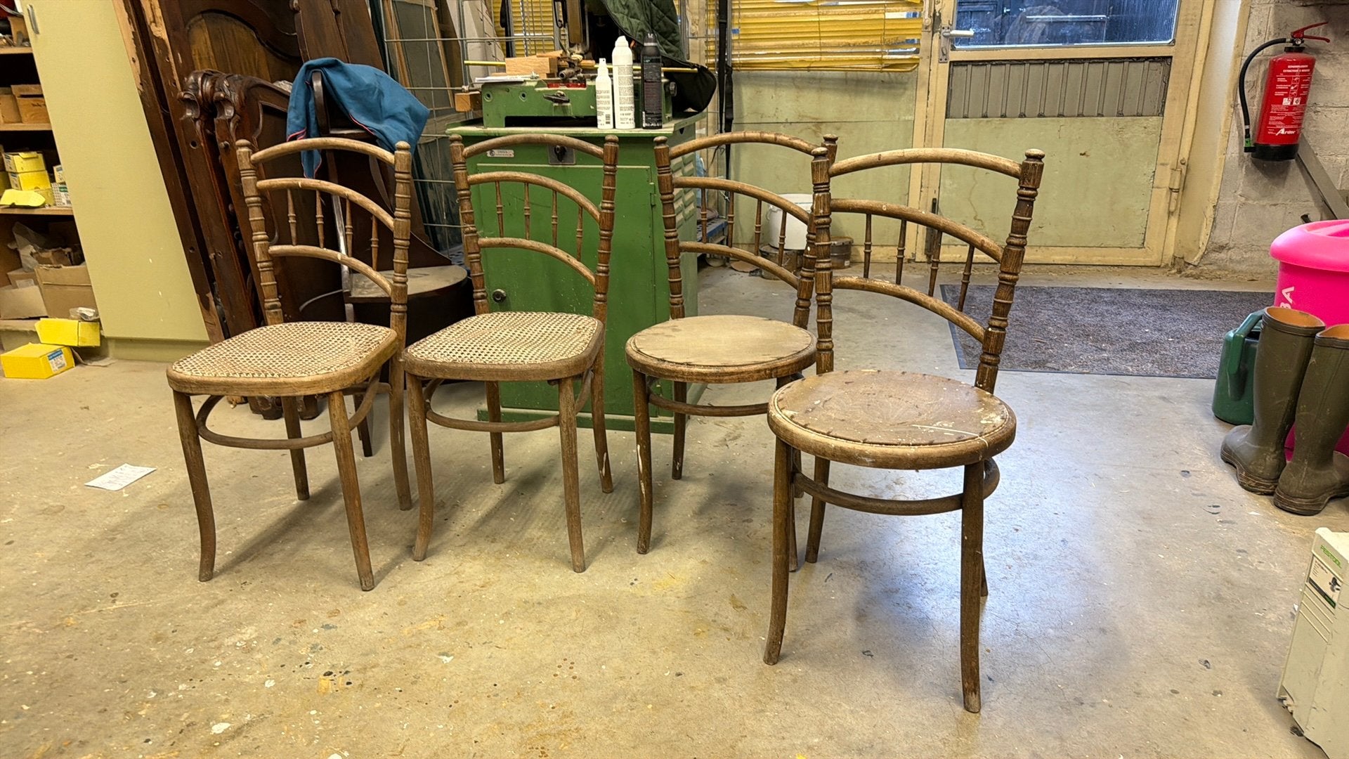 Vintage stoelen thonet / cambier model 227, Enlèvement, Utilisé, Bois, Quatre