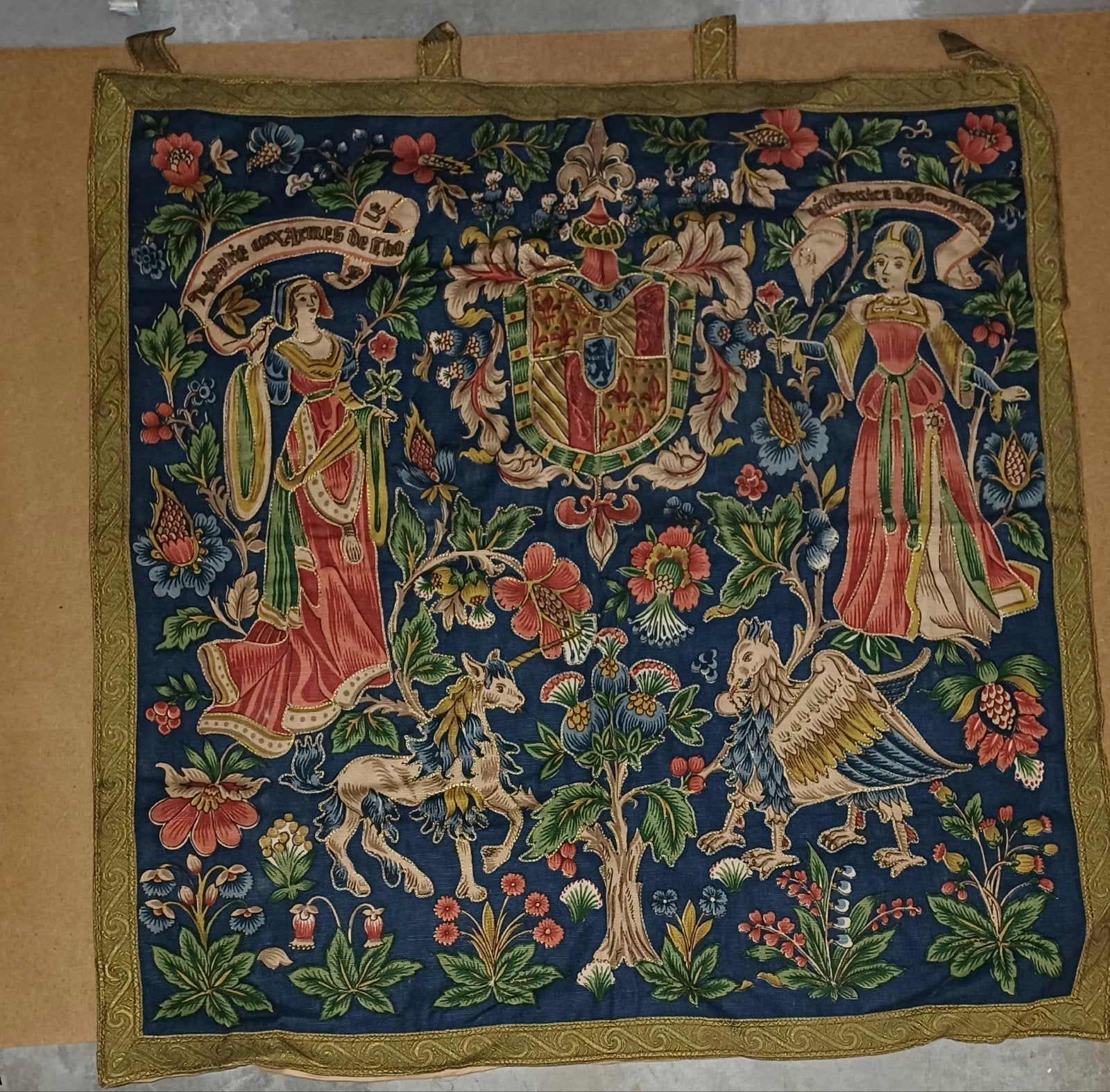Decoratief wandtapijt, Ophalen