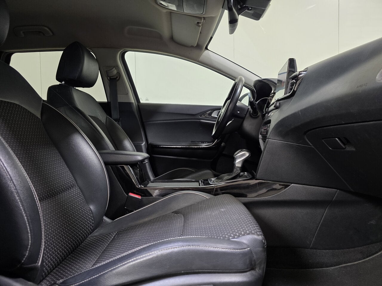 Kia Ceed SW 1.4 Benzine Autom. - Apple CarPlay - Export!, Autos, Argent ou Gris, Achat, Euro 6, 0 kg