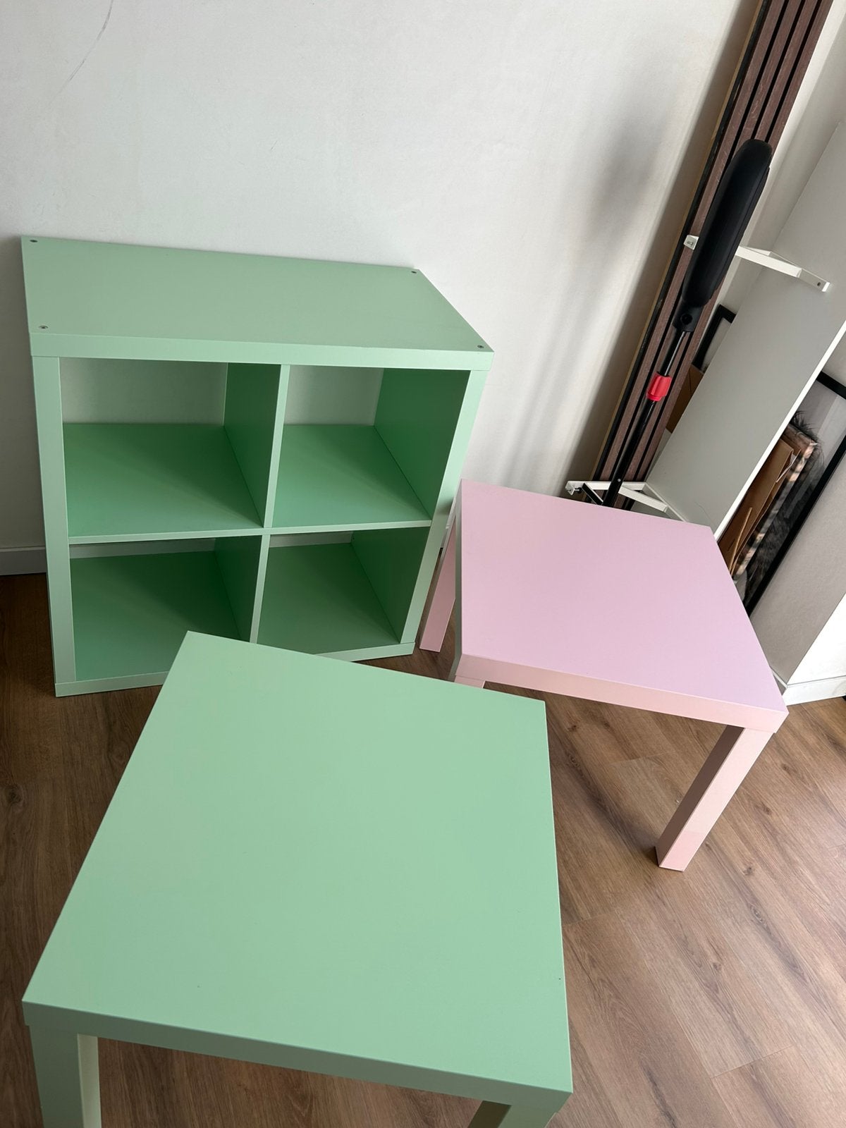 Kastje en 2 tafeltjes, Ophalen, Zo goed als nieuw, Minder dan 100 cm