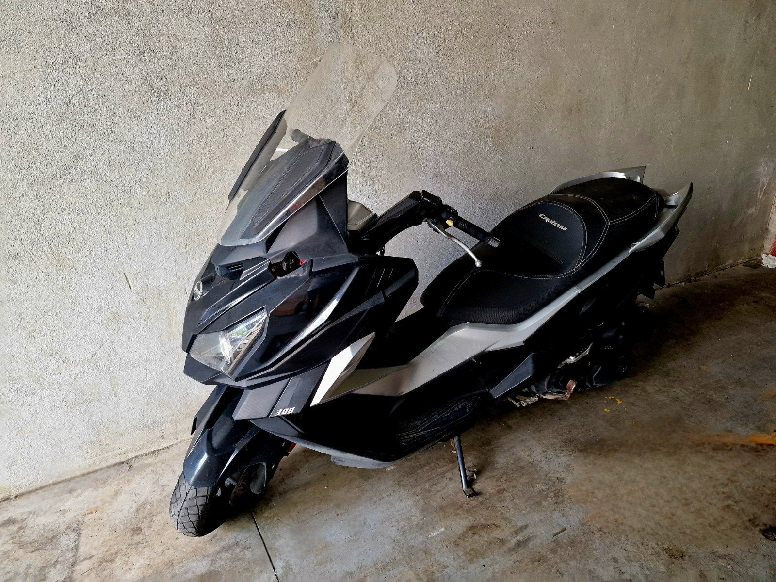 Sym cruisym 300 voor opmaak of onderdelen, Motoren, Ophalen, 1 cilinder