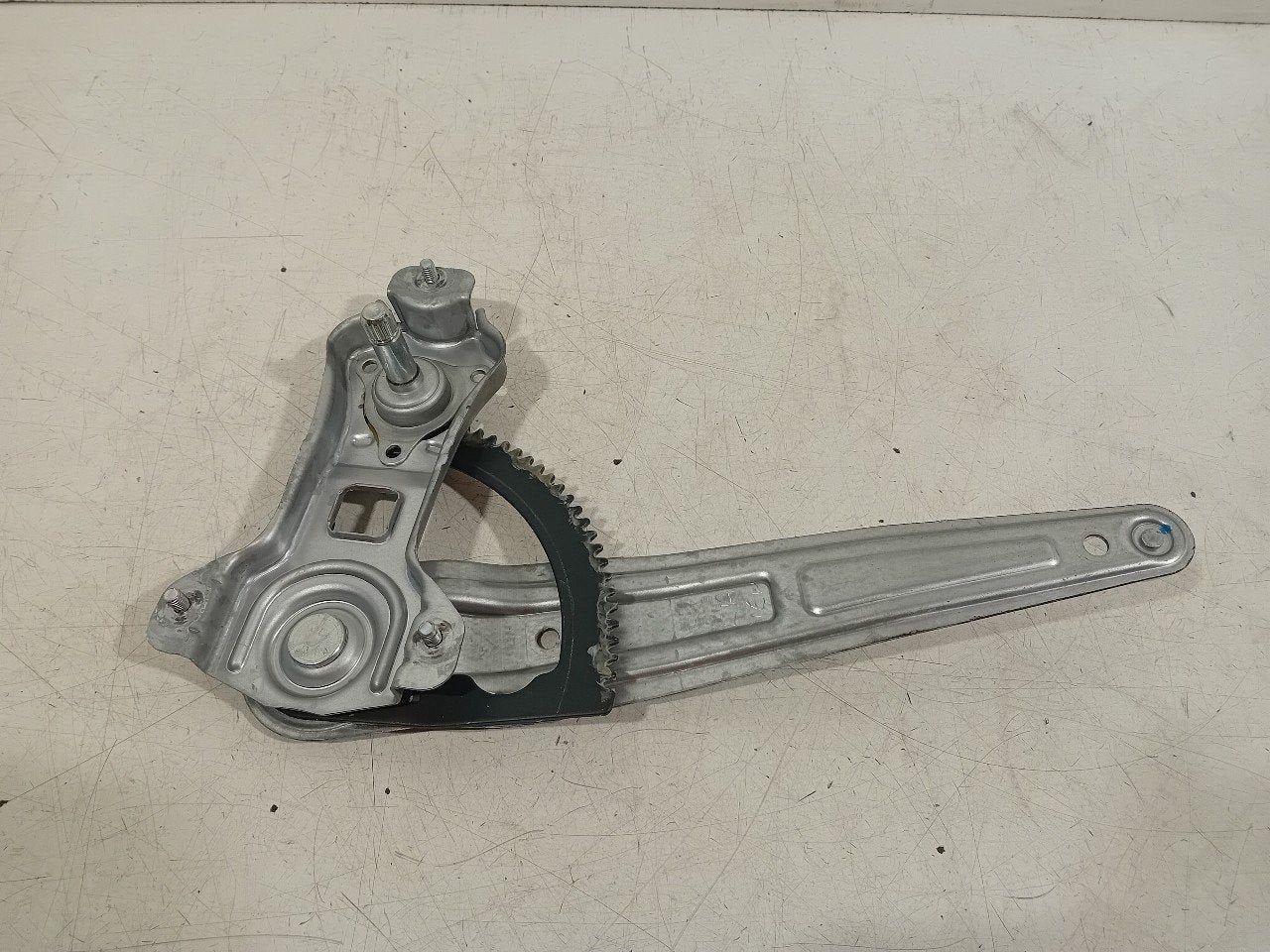 Raammechaniek links achter Kia Picanto, Onderdelen@venauto.nl, Van der Ven Autorecycling B.V., Ettenseweg 76, 4706 PB Roosendaal, The Netherlands