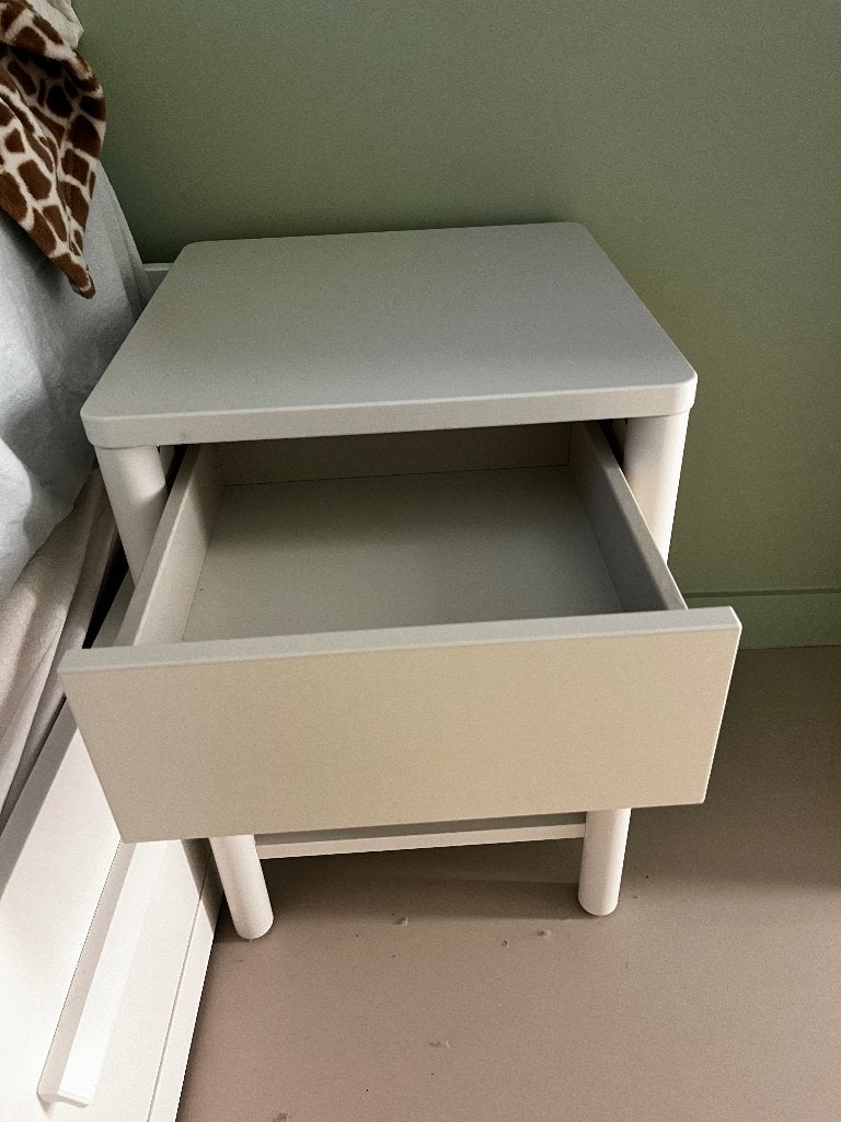 Table de chevet IKEA avec manuel, Maison & Meubles, Enlèvement, Comme neuf