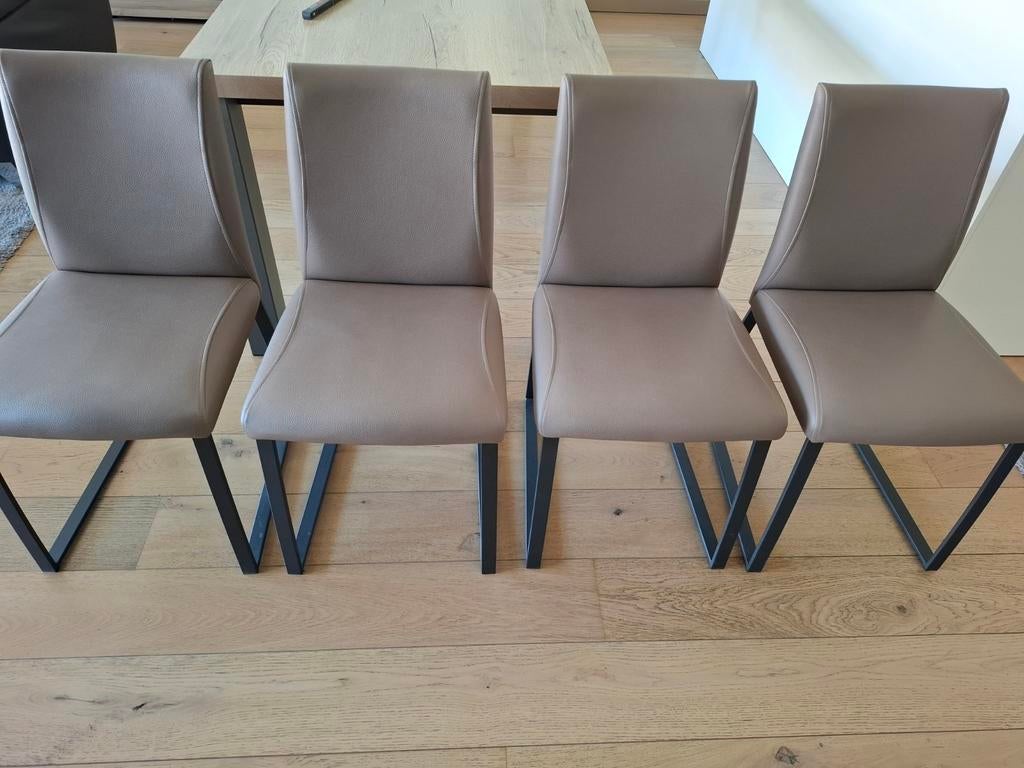 4 kwaliteitslederen stoelen in.nieuwstaat, Ophalen