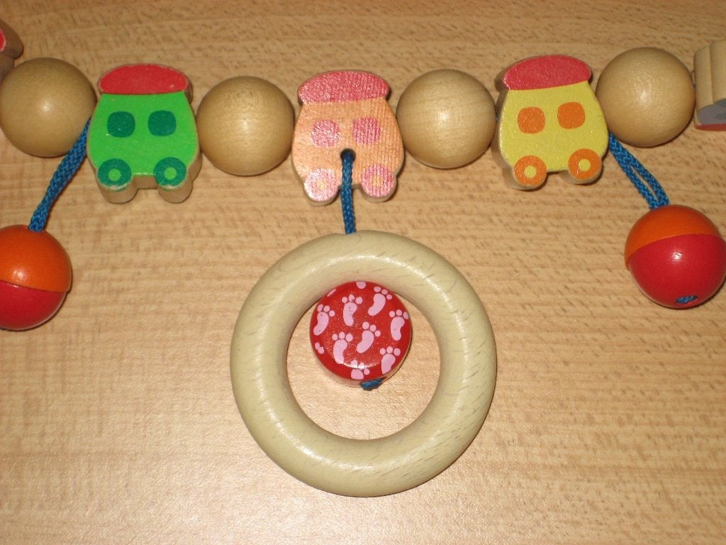 Kinderwagenketting met houten kralen - treintje – Heimess, Kinderen en Baby's, Speelgoed | Babyspeelgoed, Ophalen of Verzenden