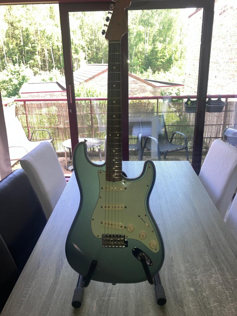Fender Vintera I Stratocaster Ice Blue Metallic, Musique & Instruments, Fender, Enlèvement, Solid body, Avec ampli