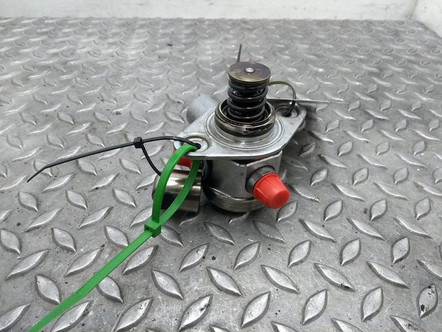 BMW X6 X6 M E71 BRANDSTOF POMP VOOR DE INJECTOR 7595339 2009, Enlèvement ou Envoi, Utilisé, Stiba membre