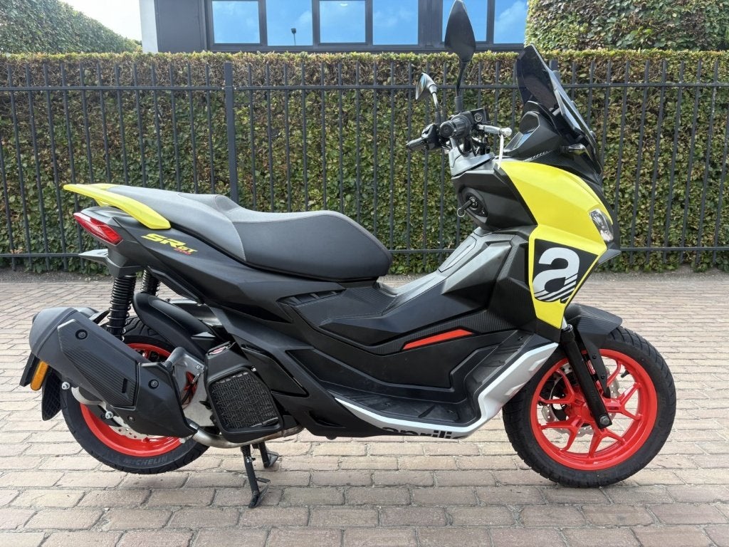 Aprilia SR 200 GT, Motos, Motos | Aprilia, Entreprise, Scooter, 12 à 35 kW, 1 cylindre, Permis Moto A2 minimum, ABS, Automatique