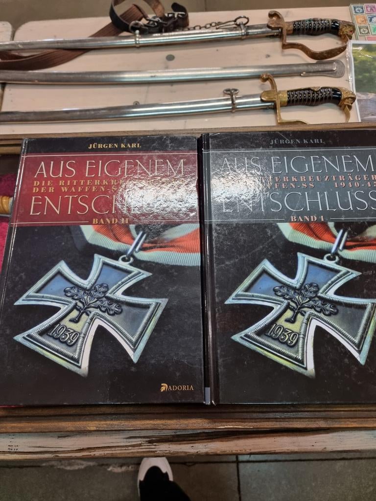 Boeken ridderkruisdragers, Ophalen