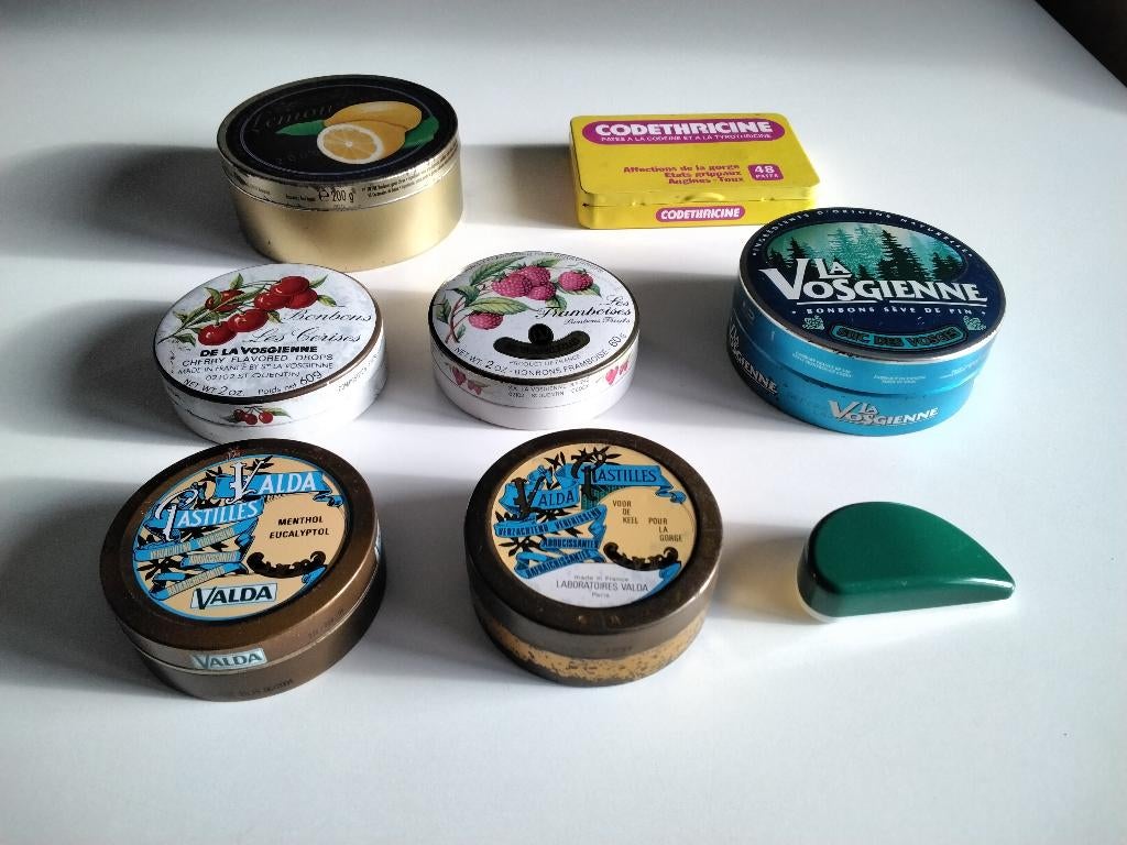 Set van 8 oude metalen dozen met snoepjes en pastilles, Ophalen of Verzenden, Gebruikt, Overige