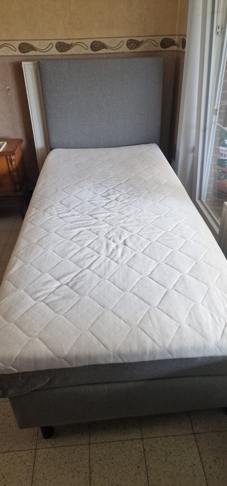 1 persoons boxspring met zeer goede matras 1 jaar oud, Ophalen