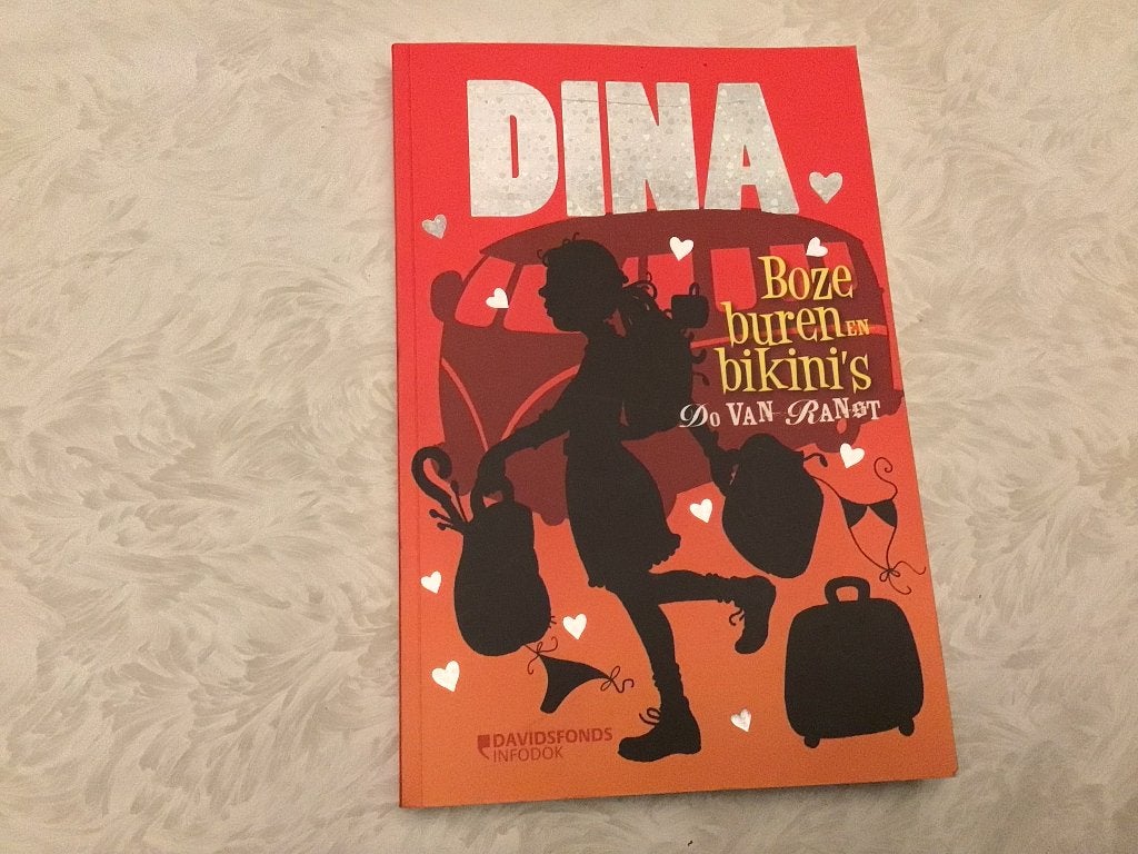 Dina boze buren en bikini’s Do Van Ranst gesigneerd boek, Ophalen of Verzenden, Zo goed als nieuw