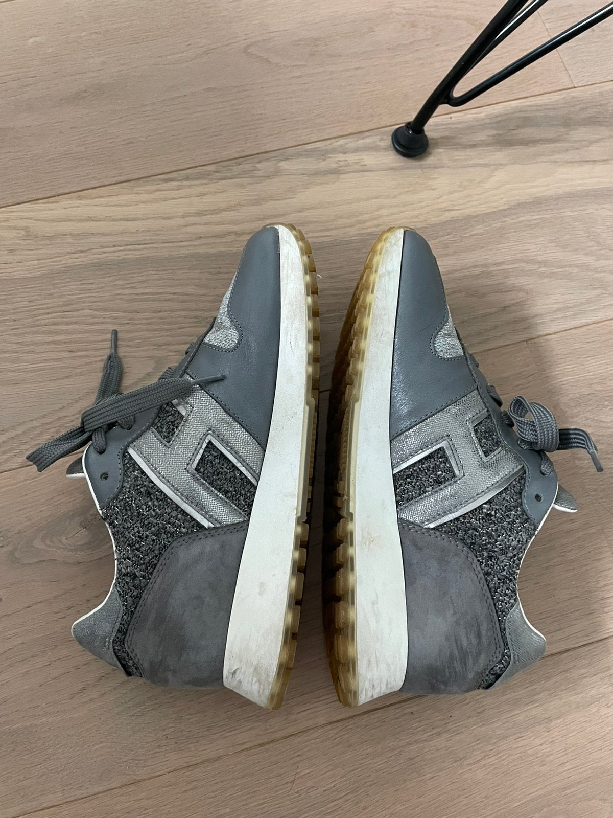 Hogan sneakers 37, Ophalen of Verzenden, Zo goed als nieuw, Sneakers, Grijs