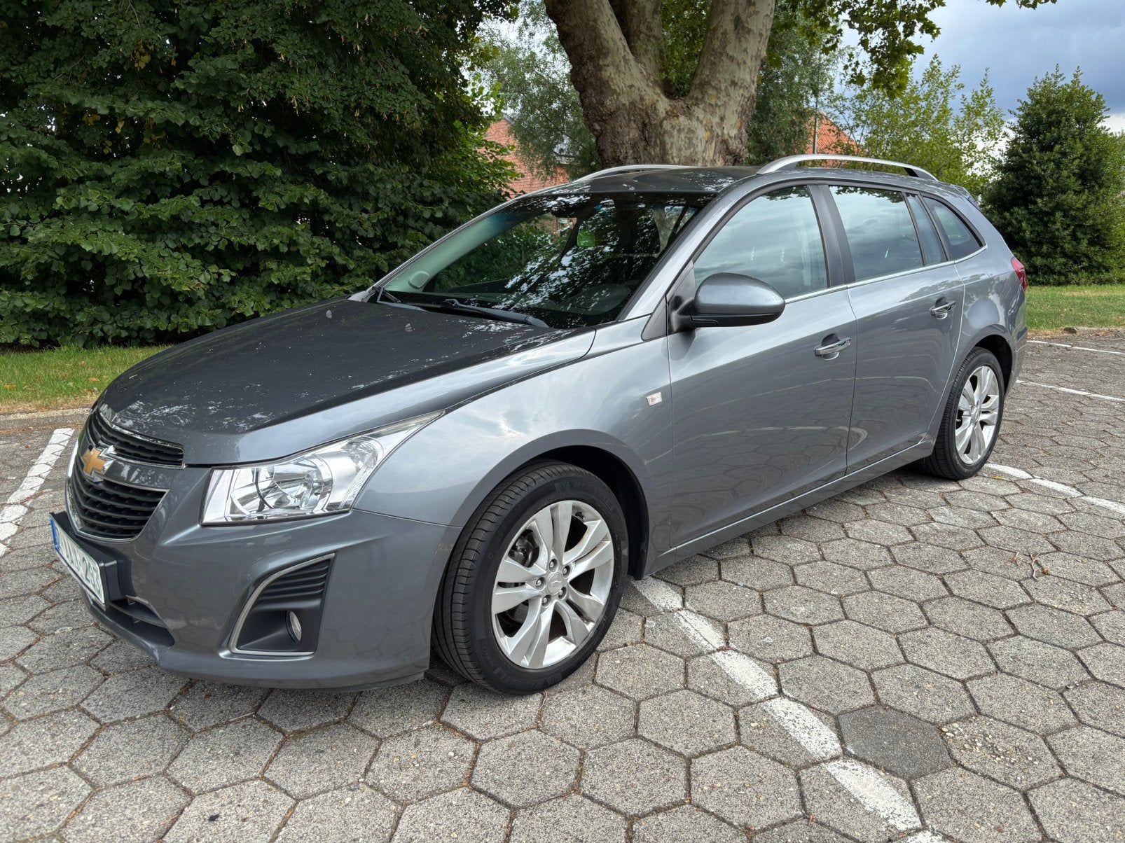 Zeer mooie Chevrolet Cruze break  benzine met garantie., Auto's, Voorwielaandrijving, Zwart, Leder en Stof, Zilver of Grijs