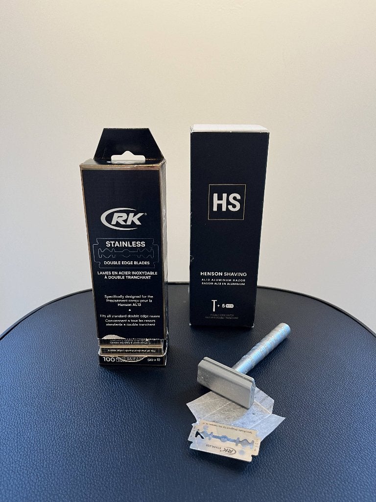 Henson Shaving  Safety Razor AL13 + 95 mesjes + shave cream, Vêtements | Hommes, Vêtements Homme Autre, Enlèvement ou Envoi, Comme neuf