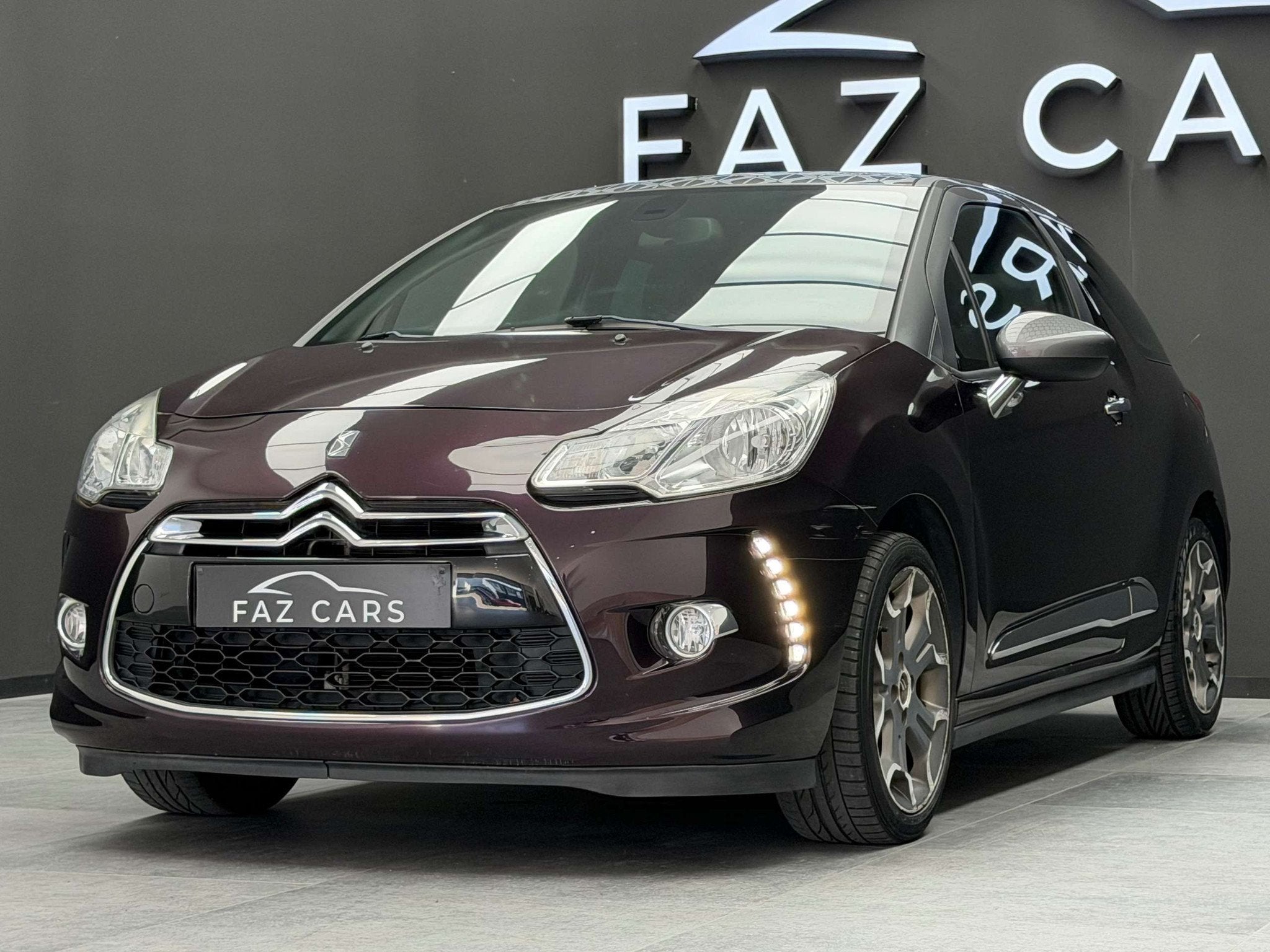 Citroën DS3 1.2 VTi So Chic * 1ER PROP + GPS + GARANTIE *, Euro 5, Zwart, Alcantara, Bedrijf