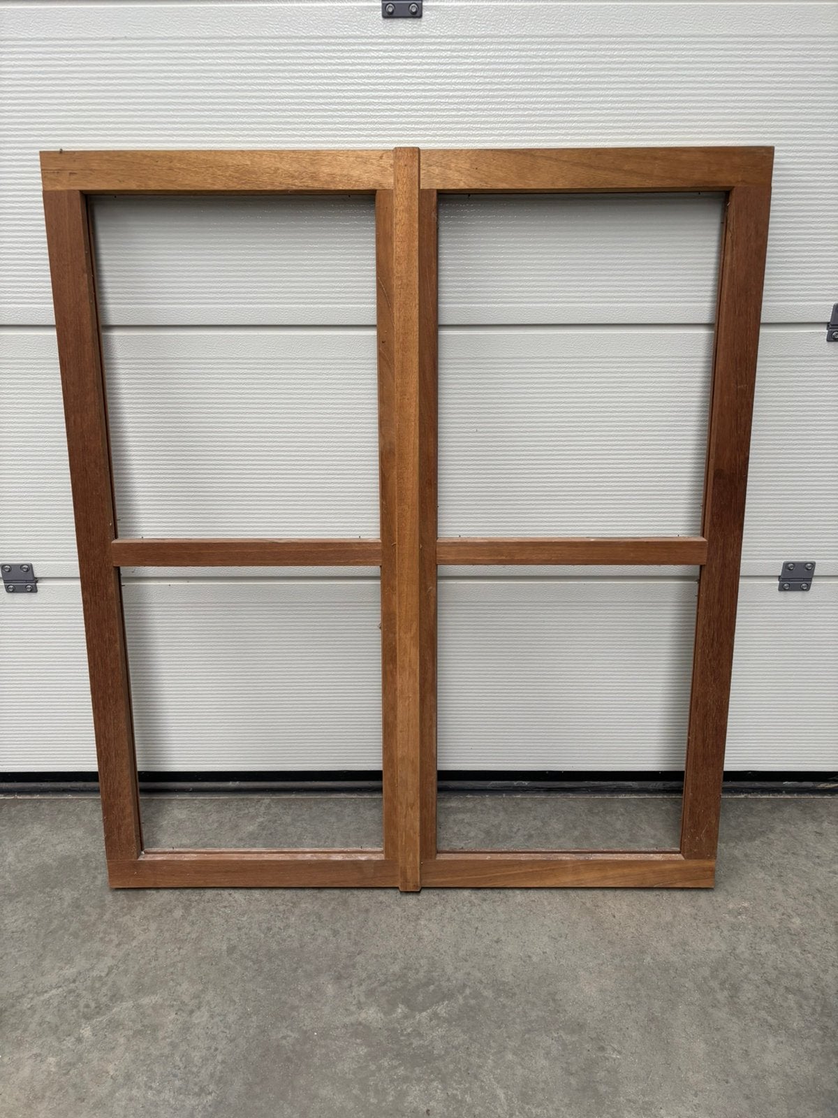Deux nouvelles fenêtres en méranti, Bricolage & Construction, Neuf, 120 à 160 cm, Fenêtre de façade ou Vitre, Enlèvement
