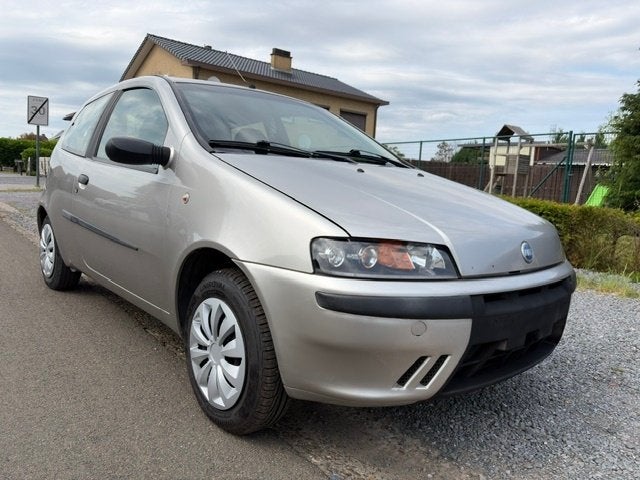 mooi punto 1200 benz. met airco word gekeurd voor verk euro4, Auto's, Fiat, Voorwielaandrijving, Stof, USB, 1242 cc
