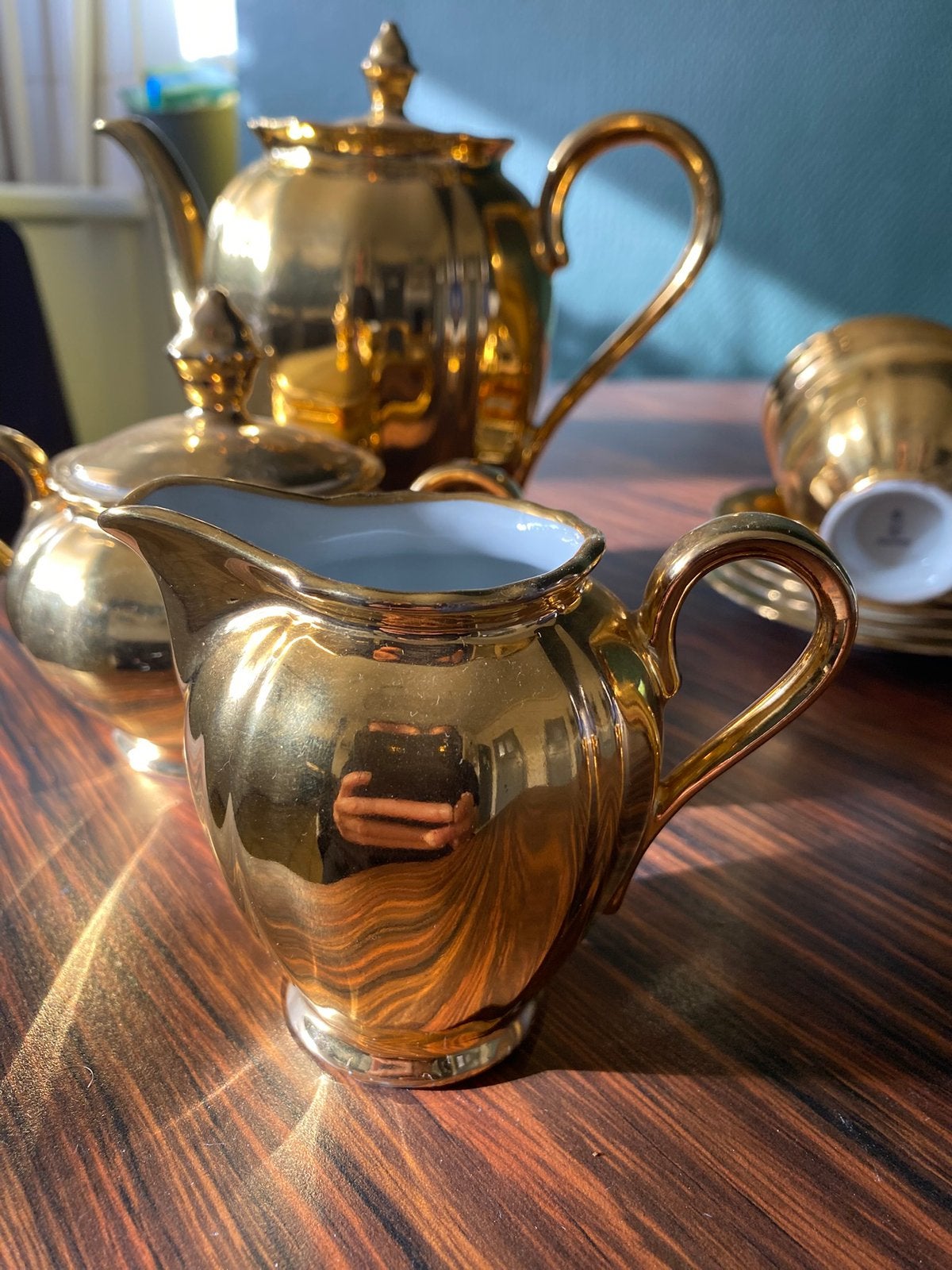 Gouden koffieservies, Ophalen