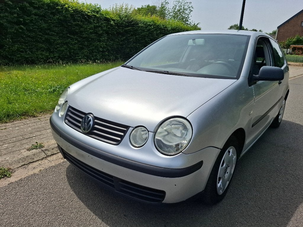 Volkswagen Polo 1.2i 12V — 65 pk — Benzine — 2003, Auto's, Volkswagen, Voorwielaandrijving, Stof, 48 kW, Grijs