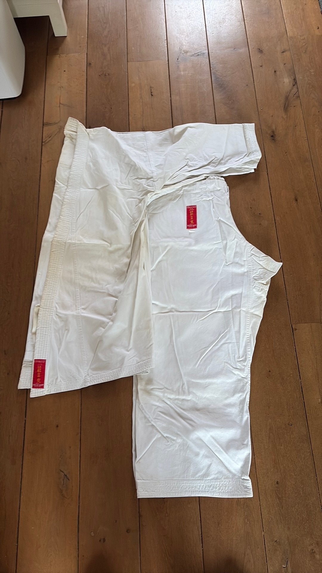 Kimono Karaté Kamikaze (HIROSHI SHIRAI), Sport en Fitness, Ophalen of Verzenden, Zo goed als nieuw, Karate