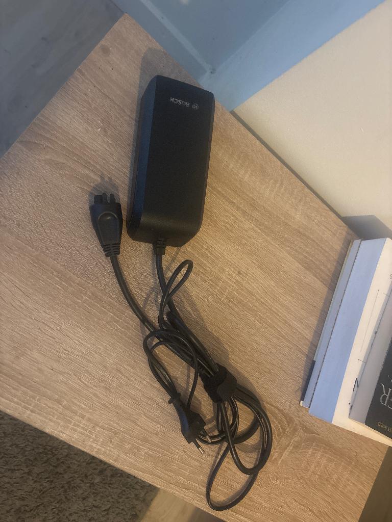 Ebike battery charger Bosch, Ophalen, Zo goed als nieuw