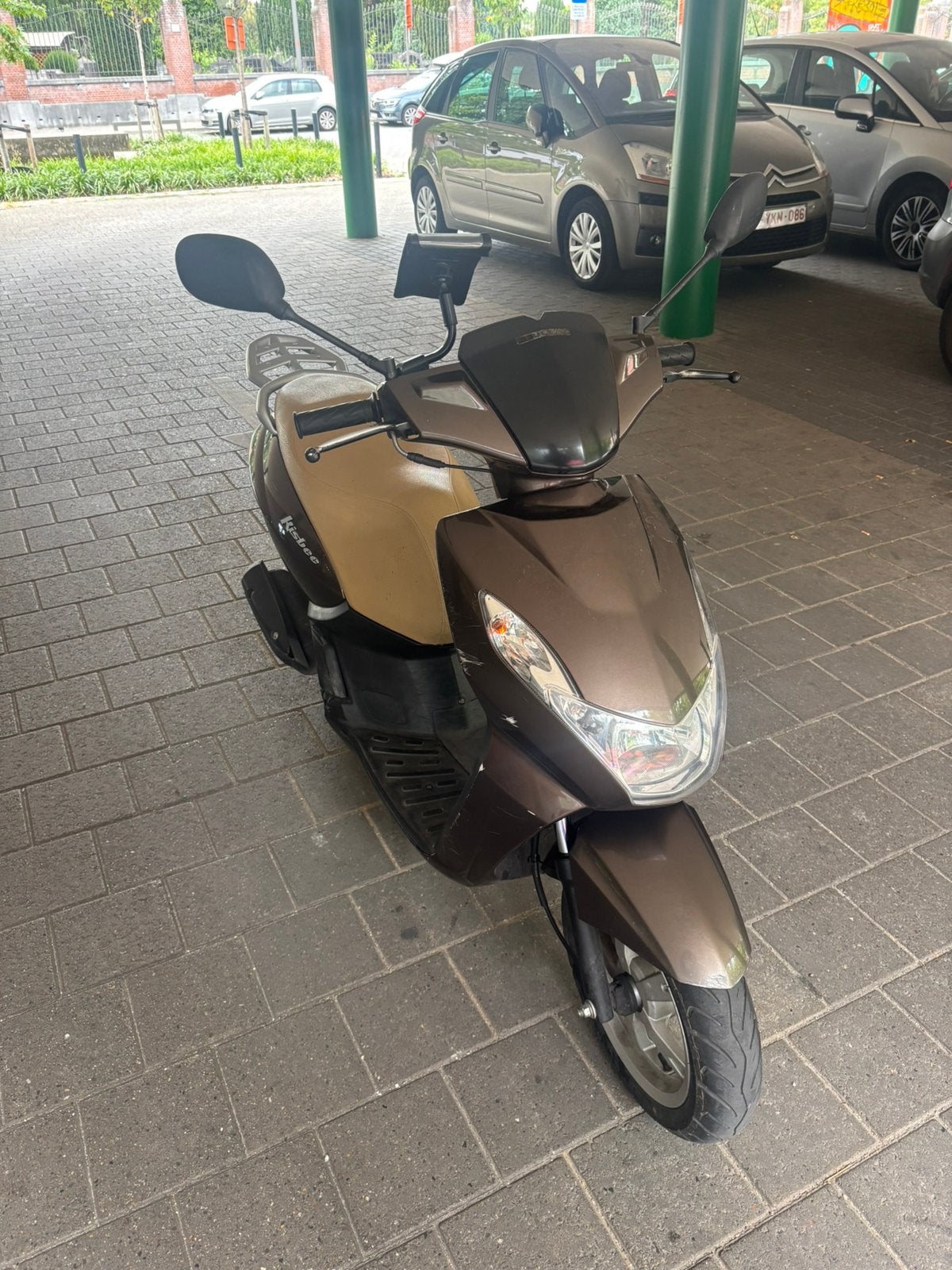 Peugeot kisbee a scooter, Fietsen en Brommers, Ophalen of Verzenden, Zo goed als nieuw
