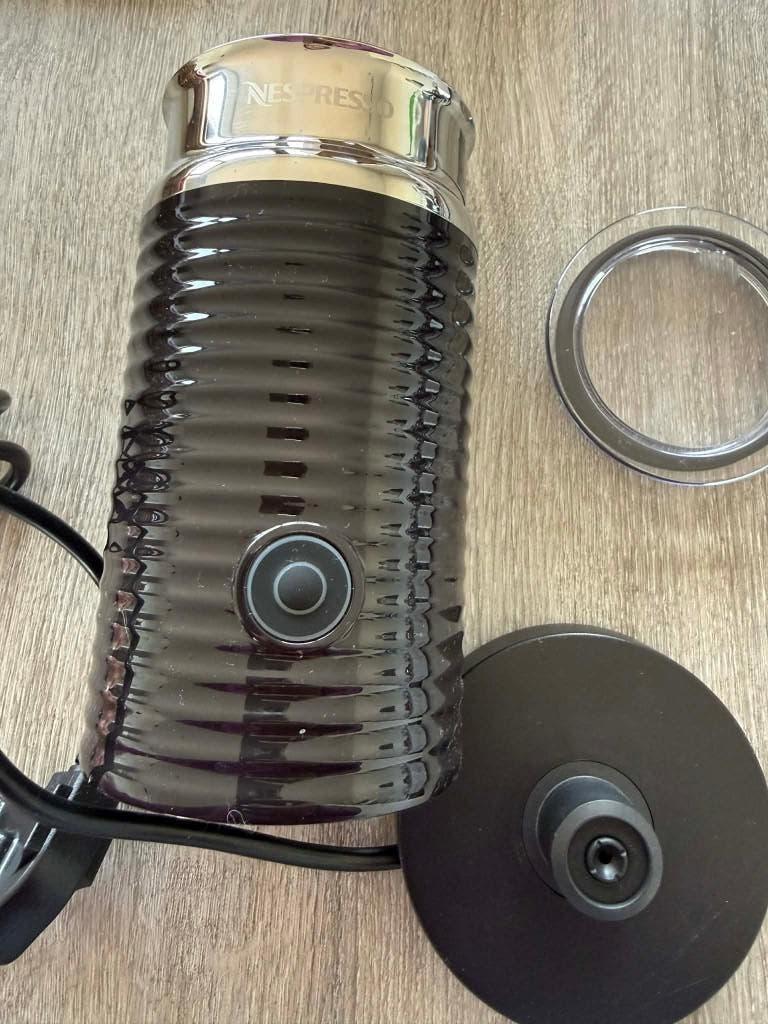 Nieuwe Nespresso aeroccino 3 melkopschuimer, Elektronische apparatuur, Ophalen of Verzenden, Nieuw, Elektrische melkopschuimer