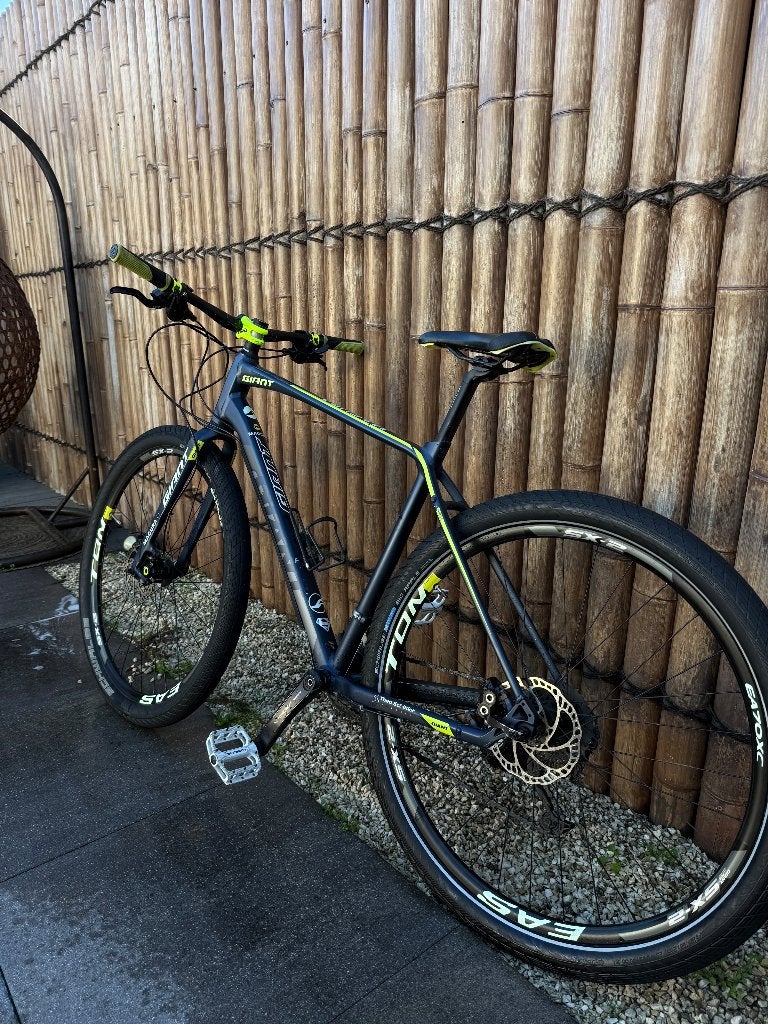 MTB GIANT+ magura, Fietsen en Brommers, Ophalen, Gebruikt, Versnellingen, Giant