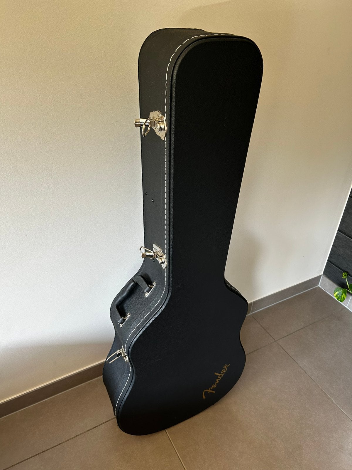 Fender hard case (dreadnought gitaar), Enlèvement, Comme neuf